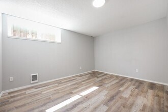 5327 W A St in West Linn, OR - Building Photo - Building Photo