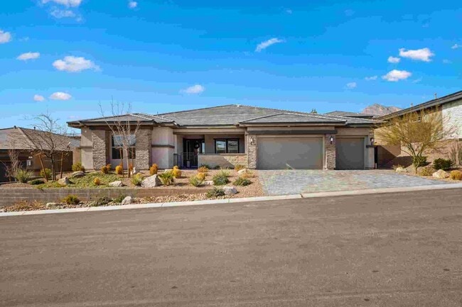 property at 733 Aberdeen Tartan St