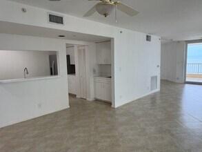 990 Cape Marco Dr in Marco Island, FL - Building Photo - Building Photo