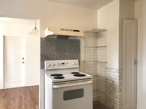 612 W Plumb Ln in Reno, NV - Building Photo - Building Photo