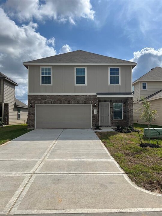 23662 Goodfellow Dr in Spring, TX - Foto de edificio