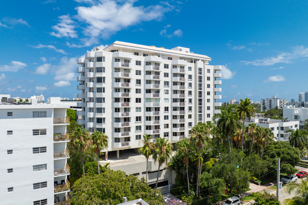 Bayview Plaza in Miami Beach, FL - Foto de edificio