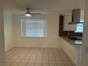 228 E Greenfield Dr in Wake Village, TX - Building Photo - Building Photo