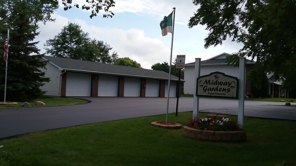 MIDWAY GARDENS Apartments in Menasha, WI