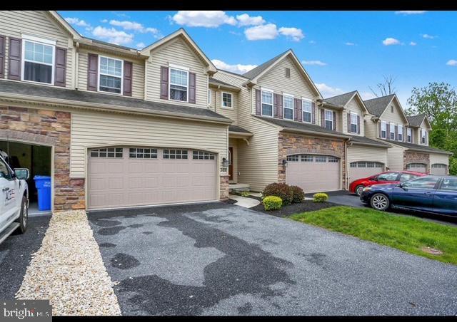369 Weatherstone Dr in New Cumberland, PA - Building Photo - Building Photo
