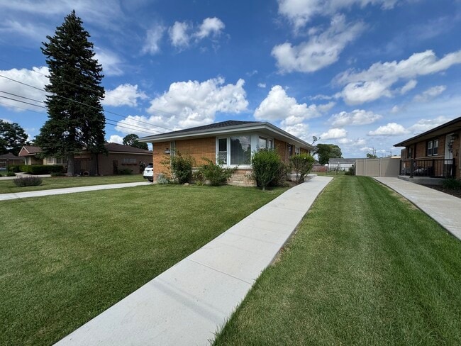 property at 2115 Sunnyside Ave