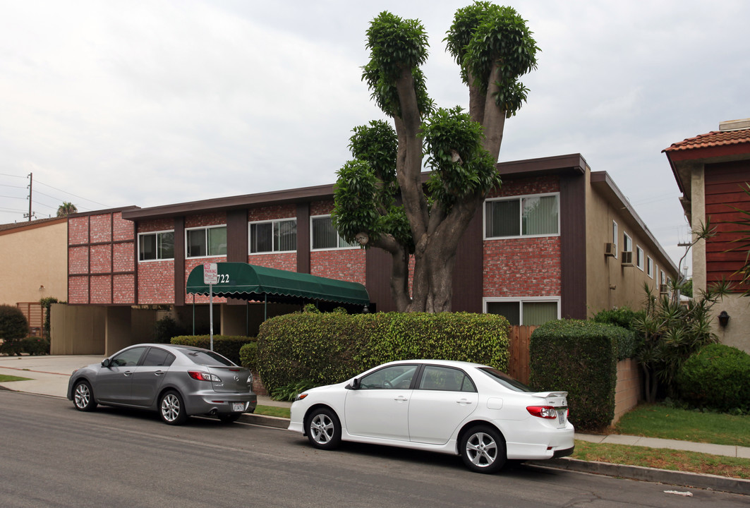 1722 Brockton Ave in Los Angeles, CA - Foto de edificio