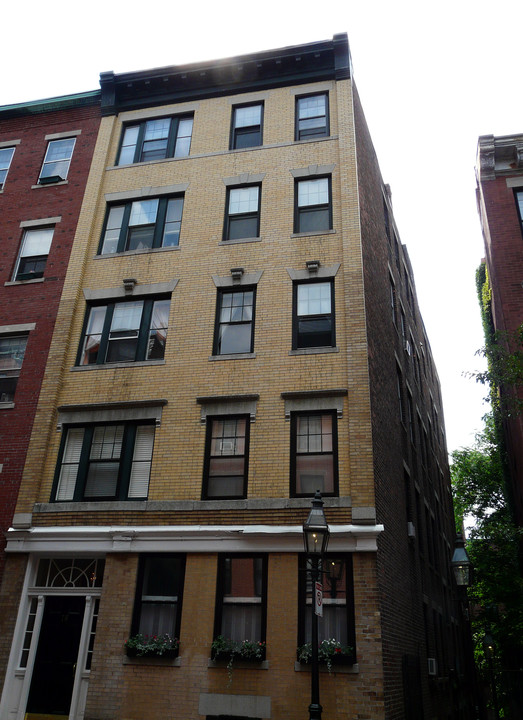 76 W Cedar St in Boston, MA - Foto de edificio