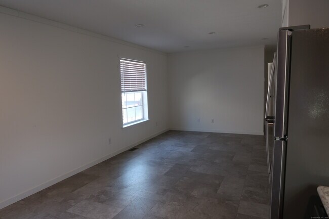 936 Main St in Winchester, CT - Building Photo - Building Photo
