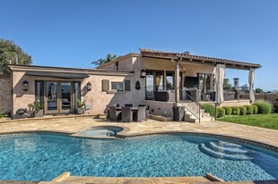 1358 Crestline Dr in Santa Barbara, CA - Building Photo