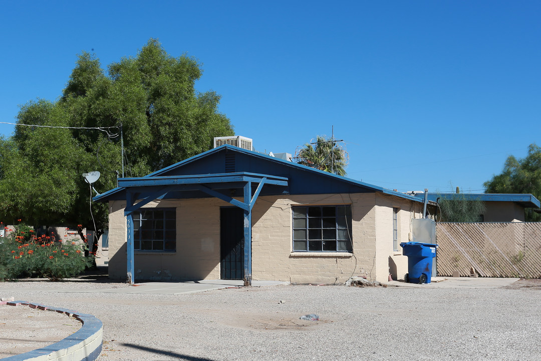 5619-5633 E 28th St in Tucson, AZ - Foto de edificio