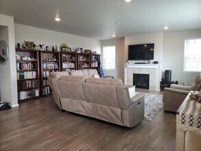 1367 Baker Hts Lp in Bremerton, WA - Building Photo - Building Photo