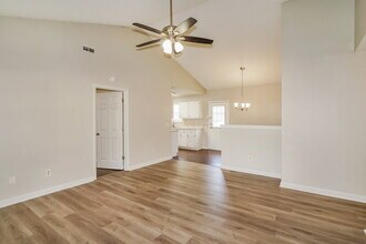 102 Riverwood Dr in La Vergne, TN - Building Photo - Building Photo