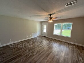 6902 Trailride N in Milton, FL - Building Photo - Building Photo