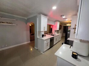 6704 Inwood in North Lauderdale, FL - Building Photo - Building Photo