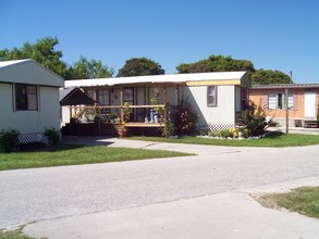 Palms Mobile Home Park in Auburndale, FL - Building Photo - Building Photo