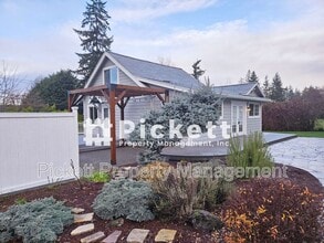 9062 Tracyton Blvd NW in Bremerton, WA - Building Photo - Building Photo
