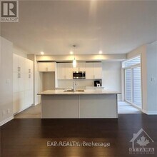 1013 Kijik Cres in Ottawa, ON - Building Photo - Building Photo