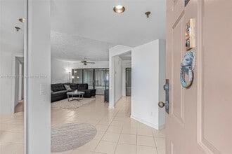7507 La Paz Blvd, Unit # 407 in Boca Raton, FL - Foto de edificio - Building Photo