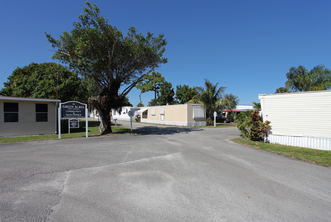 Green Acres Mobile Estates in Lake Worth, FL - Building Photo