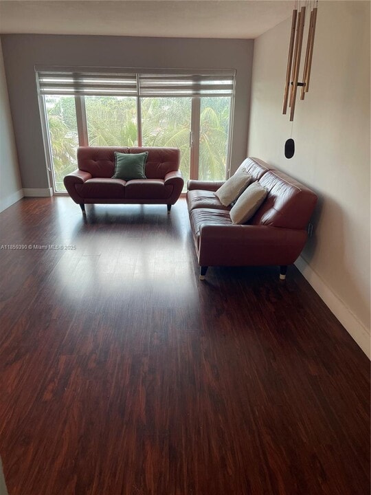 1475 SW 8th St in Miami, FL - Building Photo