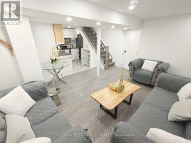 61 Mandrake St in Ajax, ON - Building Photo