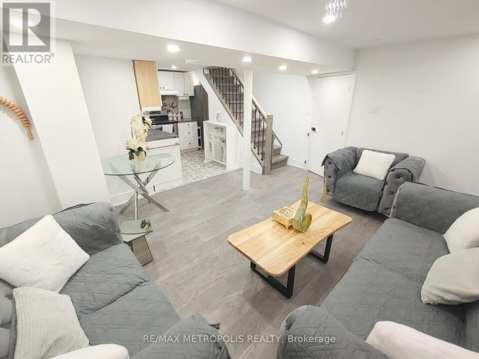 61 Mandrake St in Ajax, ON - Building Photo