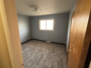 214 5th Ave SW in Cut Bank, MT - Foto de edificio - Building Photo