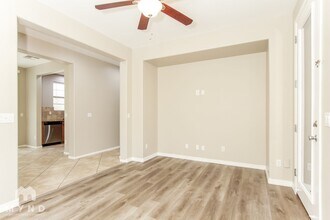 451 S Hawes Rd in Mesa, AZ - Foto de edificio - Building Photo