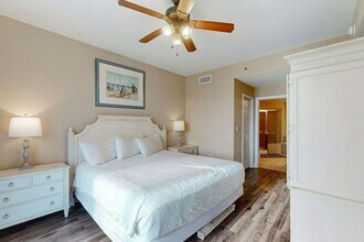 9860 S Thomas Dr in Panama City Beach, FL - Foto de edificio - Building Photo