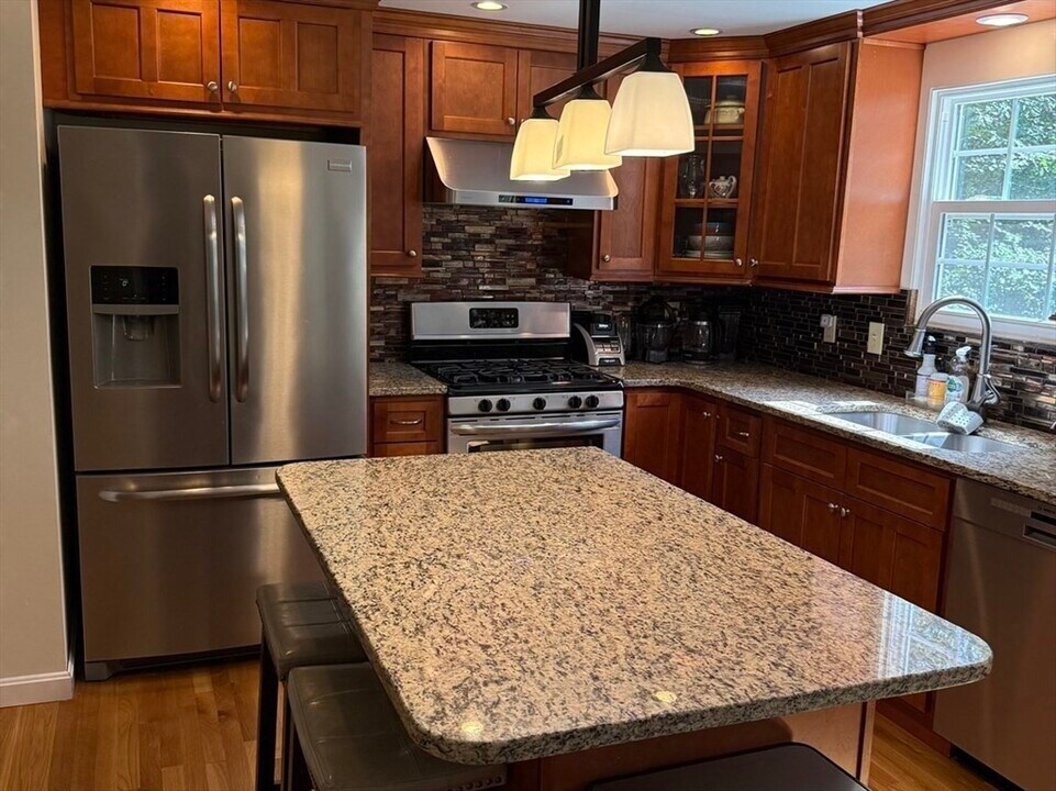19 Condor Rd in Sharon, MA - Building Photo