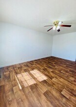 124 Gleaves Ln in Oak Grove, KY - Foto de edificio - Building Photo