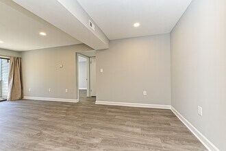 5020 Sardis Rd in Charlotte, NC - Building Photo - Building Photo