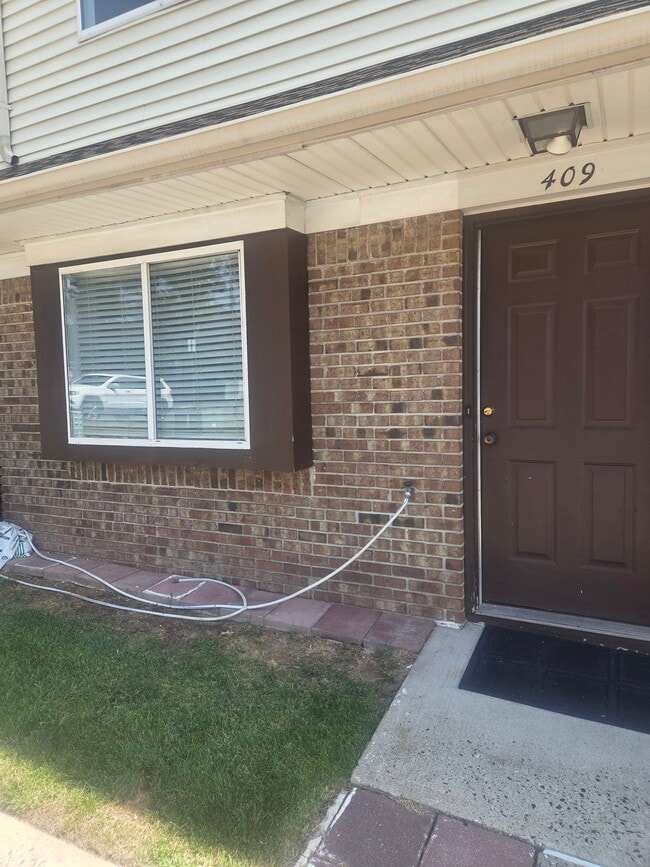 property at 409 Orchard Meadows Dr S