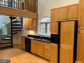 8904 Grant St in Bethesda, MD - Foto de edificio - Building Photo