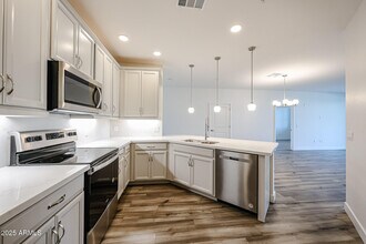 2511 W Queen Creek Rd in Chandler, AZ - Building Photo - Building Photo