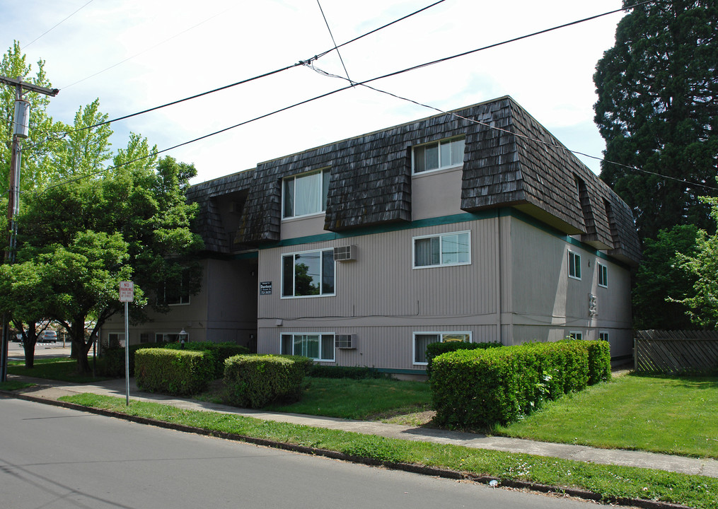 The Redwoods in Corvallis, OR - Building Photo