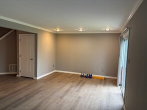 2403 Doral Dr in Gloucester Township, NJ - Foto de edificio - Building Photo