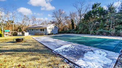 66 Crystal Dr in East Hampton, NY - Building Photo - Building Photo