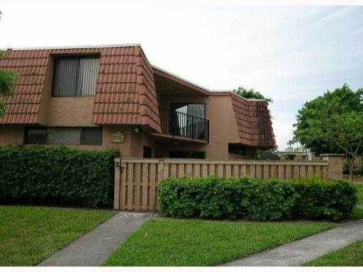 8261 Severn Dr-Unit -B in Boca Raton, FL - Building Photo