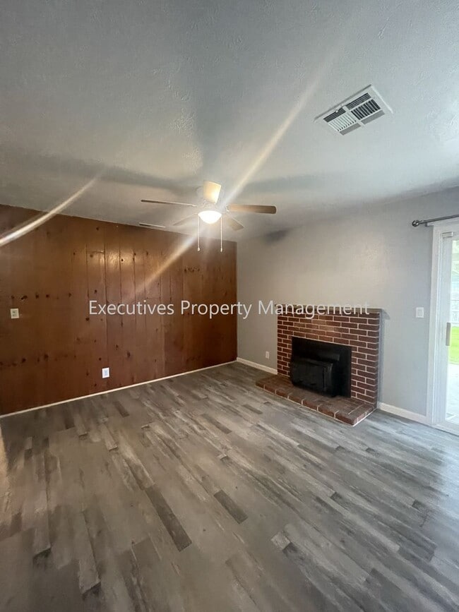 1271 Spruce Ave in Atwater, CA - Building Photo - Building Photo