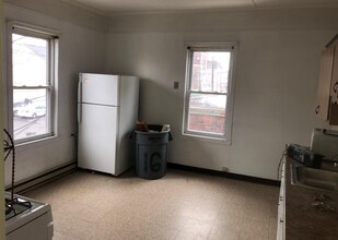 693 Cambridge St, Unit 2R in Cambridge, MA - Building Photo - Building Photo
