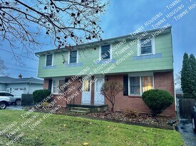 757 Remington Dr in North Tonawanda, NY - Building Photo