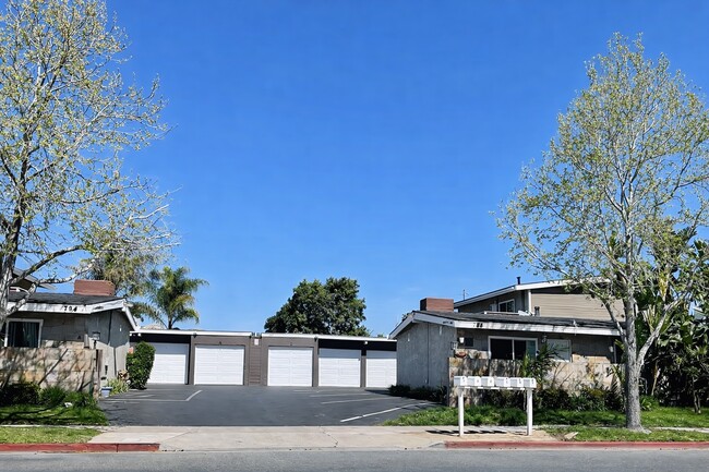789 W 18th St, Unit A in Costa Mesa, CA - Building Photo - Building Photo