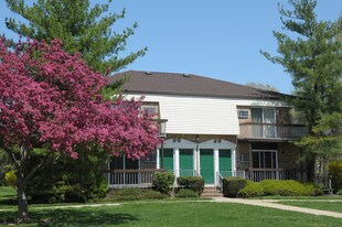 North Brunswick Manor in North Brunswick, NJ - Building Photo