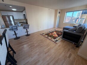 8 Museum Way in Cambridge, MA - Foto de edificio - Building Photo