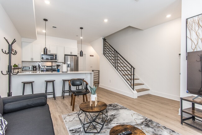 2435 Master St in Philadelphia, PA - Building Photo - Building Photo