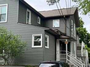 617 Delles Rd, Unit C in Wheaton, IL - Building Photo - Building Photo