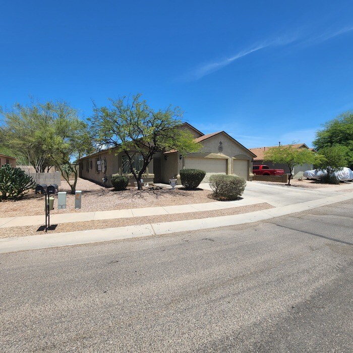 1382 W Via Rio Blanco in Tucson, AZ - Building Photo