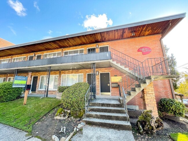 Sadie Ann Apartments in Seattle, WA - Building Photo - Building Photo
